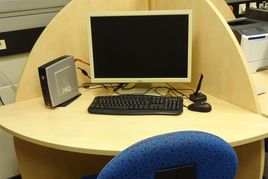 Bildschirm, Tastatur und Maus
